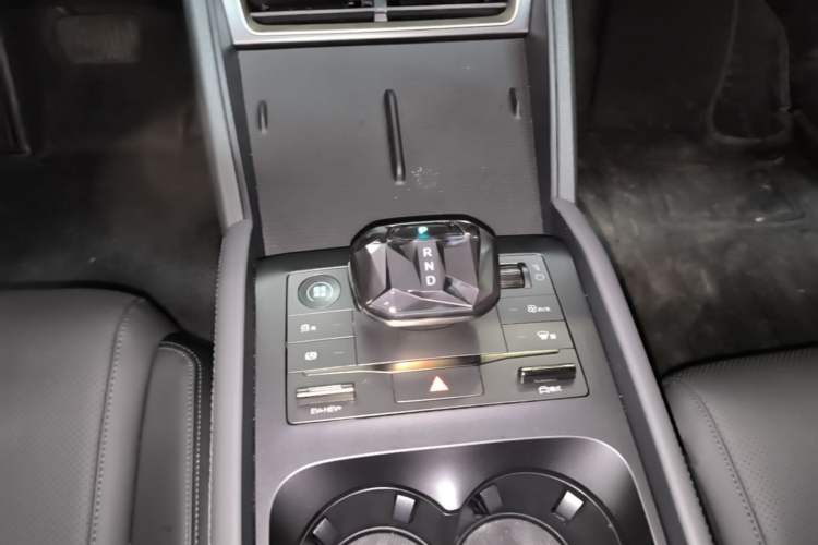 Used BYD Qin L 2024 DM-i 80KM Leading Model Gear Lever
