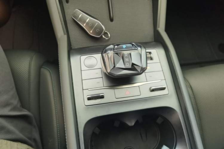 Used BYD Qin L 2024 DM-i 80KM Beyond Model Gear Lever