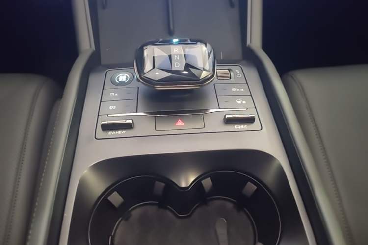 Used BYD Qin L 2024 DM-i 120KM Leading Model Gear Lever