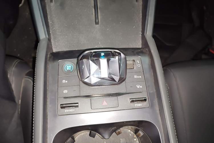 Used BYD Qin L 2024 DM-i 80KM Leading Model Gear Lever