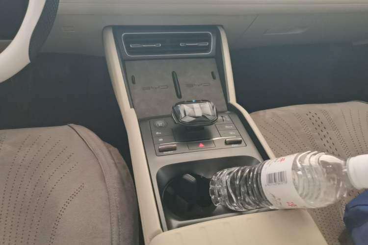 Used BYD Qin L 2024 DM-i 80KM Leading Model Gear Lever