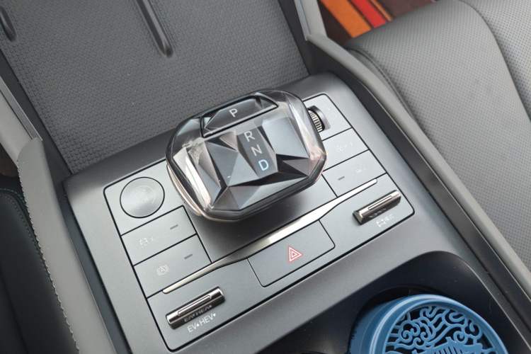 Used BYD Qin L 2024 DM-i 80KM Beyond Model Gear Lever