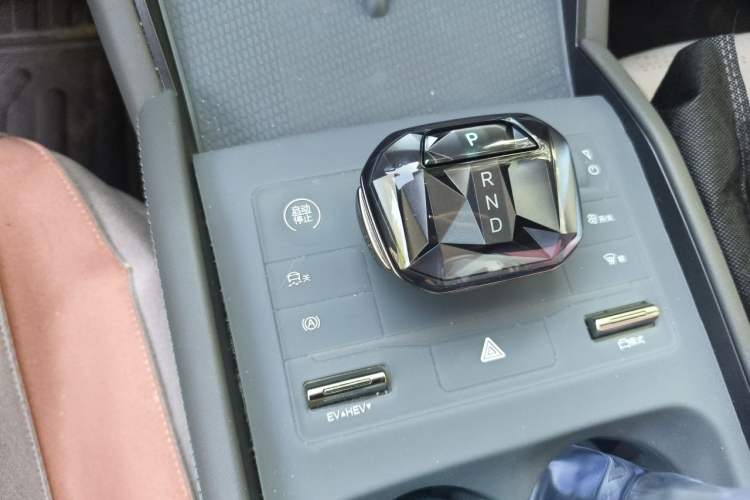 Used BYD Qin L 2024 DM-i 120KM Beyond Model Gear Lever