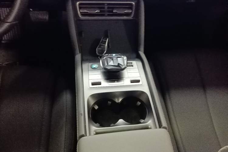Used BYD Qin L 2024 DM-i 120KM Beyond Model Gear Lever