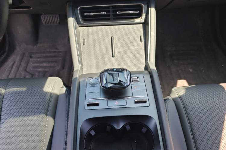 Used BYD Qin L 2024 DM-i 120KM Beyond Model Gear Lever