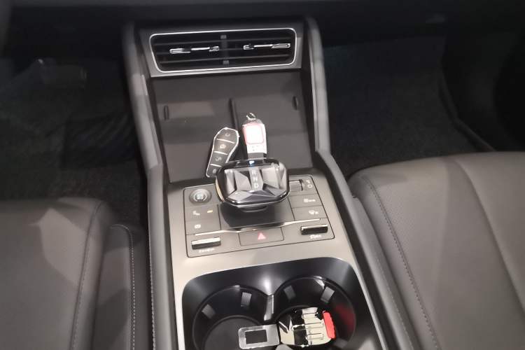 Used BYD Qin L 2024 DM-i 120KM Beyond Model Gear Lever