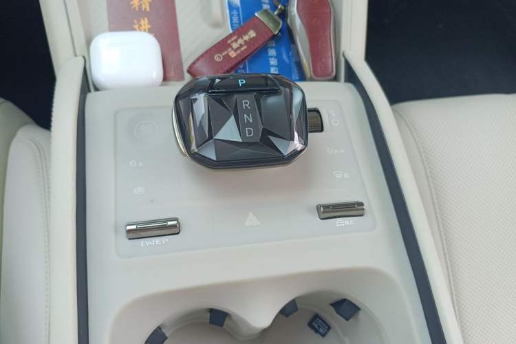 Used BYD Qin L 2024 DM-i 120KM Leading Model Gear Lever