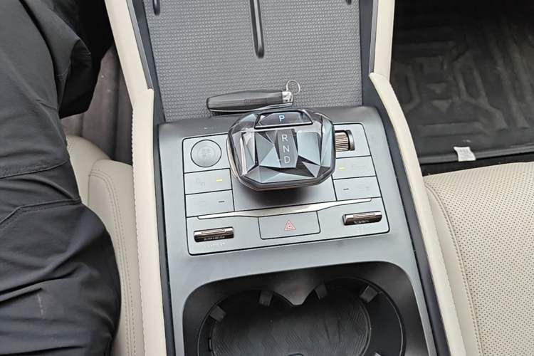 Used BYD Qin L 2024 DM-i 120KM Beyond Model Gear Lever