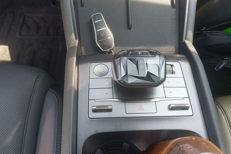 Used BYD Qin L 2024 DM-i 120KM Beyond Model Gear Lever