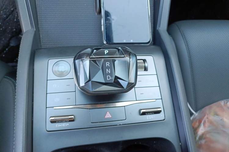 Used BYD Qin L 2024 DM-i 80KM Leading Model Gear Lever