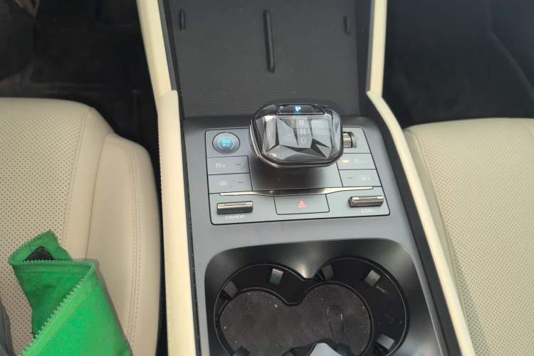 Used BYD Qin L 2024 DM-i 80KM Leading Model Gear Lever
