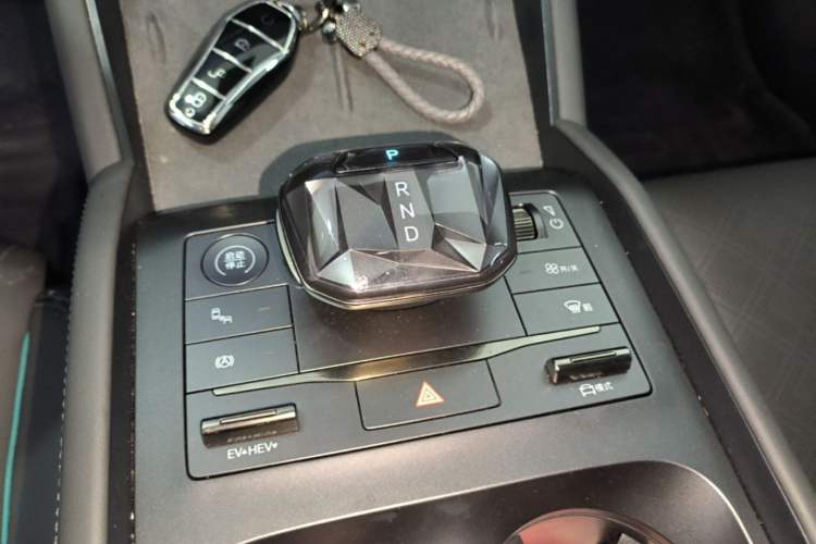 Used BYD Qin L 2024 DM-i 120KM Excellence Model Gear Lever