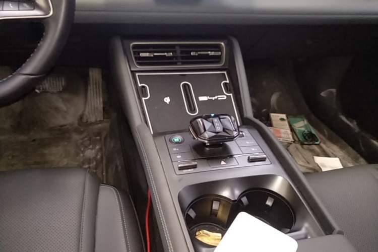 Used BYD Qin L 2024 DM-i 120KM Leading Model Gear Lever