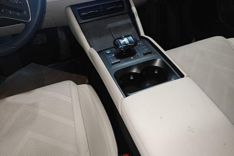 Used BYD Qin L 2024 DM-i 120KM Excellence Model Gear Lever