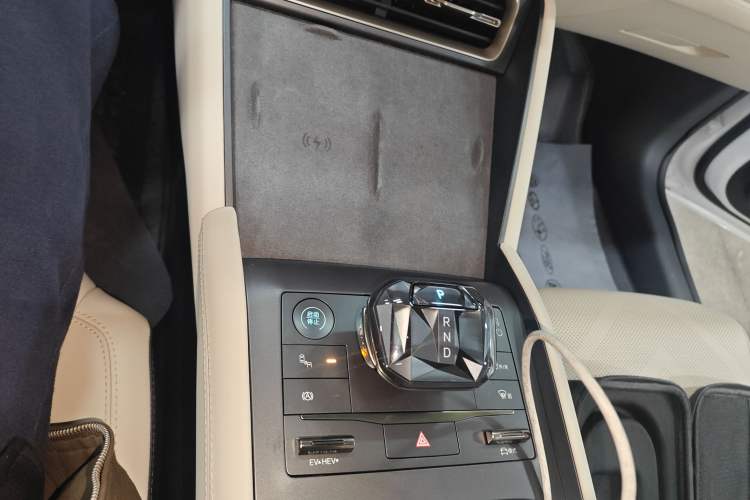 Used BYD Qin L 2024 DM-i 120KM Excellence Model Gear Lever