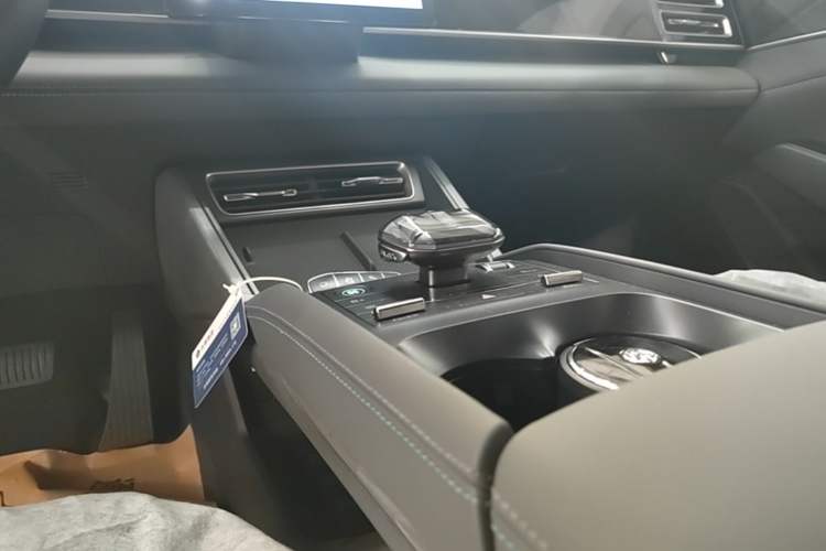 Used BYD Qin L 2024 DM-i 80KM Leading Model Gear Lever