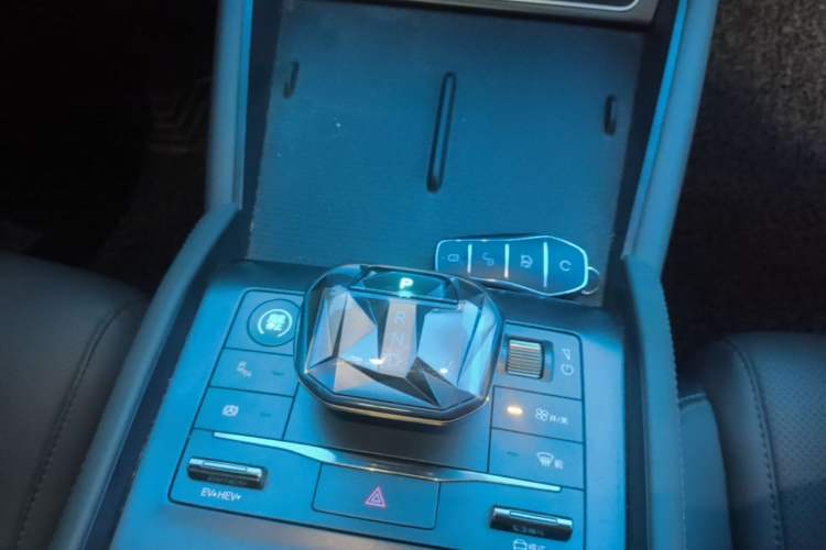 Used BYD Qin L 2024 DM-i 120KM Beyond Model Gear Lever
