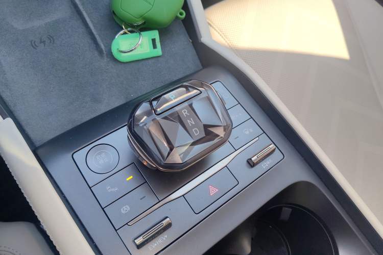 Used BYD Qin L 2024 DM-i 120KM Excellence Model Gear Lever