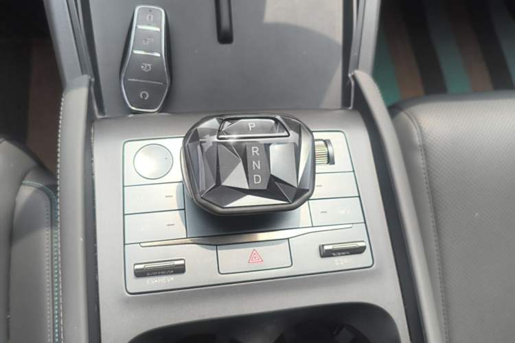 Used BYD Qin L 2024 DM-i 80KM Leading Model Gear Lever