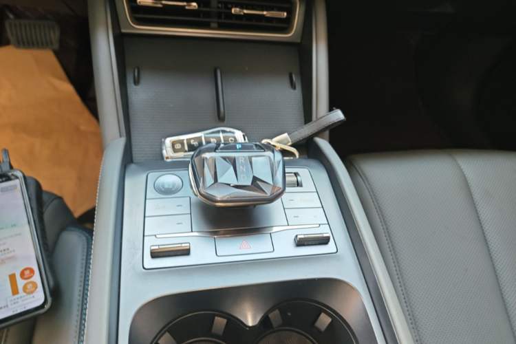 Used BYD Qin L 2024 DM-i 120KM Leading Model Gear Lever