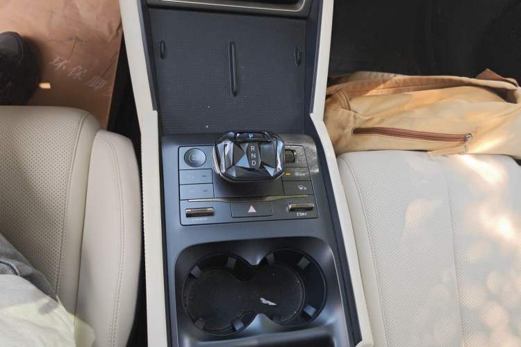 Used BYD Qin L 2024 DM-i 120KM Leading Model Gear Lever