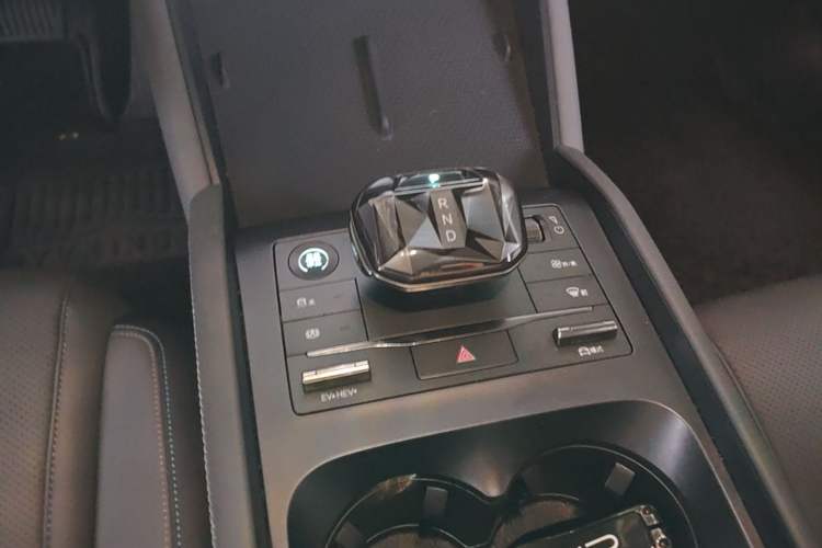 Used BYD Qin L 2024 DM-i 80KM Beyond Model Gear Lever