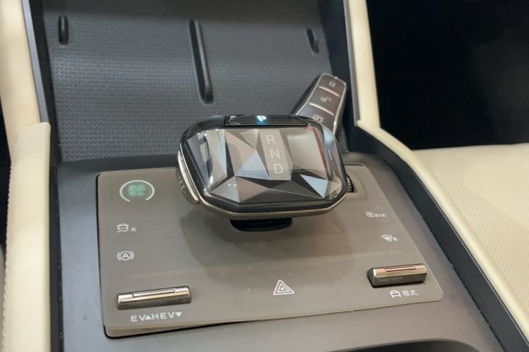 Used BYD Qin L 2024 DM-i 120KM Leading Model Gear Lever