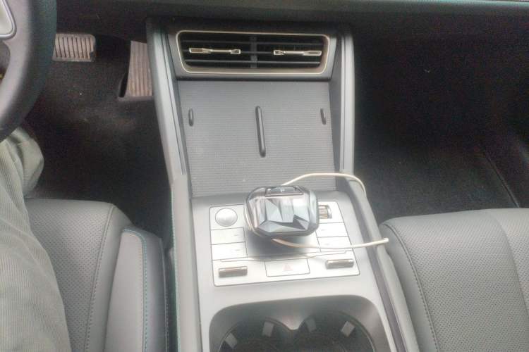 Used BYD Qin L 2024 DM-i 80KM Leading Model Gear Lever