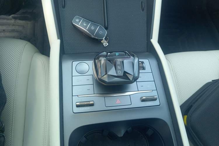 Used BYD Qin L 2024 DM-i 120KM Leading Model Gear Lever
