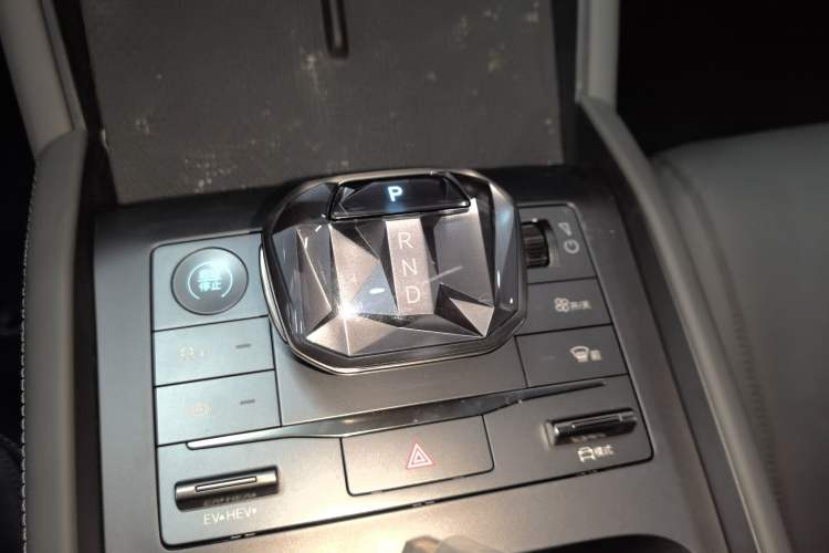 Used BYD Qin L 2024 DM-i 120KM Leading Model Gear Lever