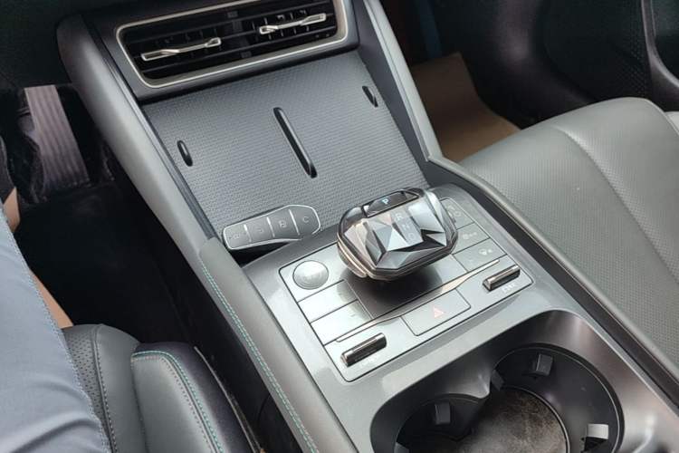 Used BYD Qin L 2024 DM-i 80KM Beyond Model Gear Lever
