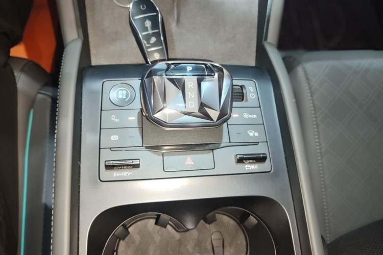 Used BYD Qin L 2024 DM-i 120KM Excellence Model Gear Lever