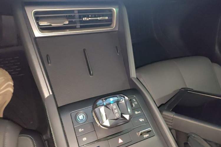 Used BYD Qin L 2024 DM-i 80KM Leading Model Gear Lever