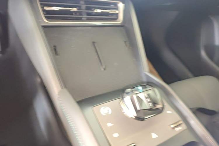 Used BYD Qin L 2024 DM-i 80KM Leading Model Gear Lever