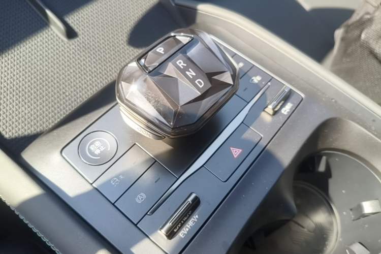 Used BYD Qin L 2024 DM-i 80KM Leading Model Gear Lever