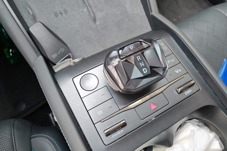 Used BYD Qin L 2024 DM-i 120KM Excellence Model Gear Lever