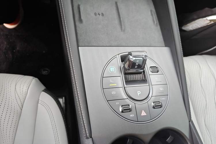 Used BYD Qin L 2024 DM-i 120KM Excellence Model Gear Lever