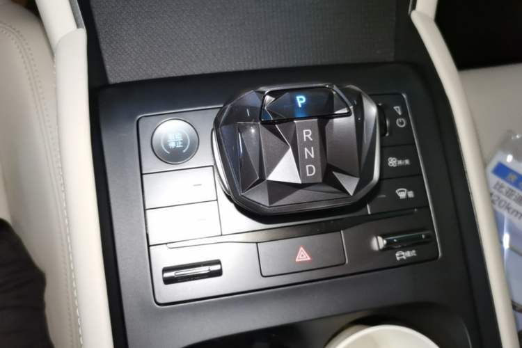 Used BYD Qin L 2024 DM-i 120KM Leading Model Gear Lever