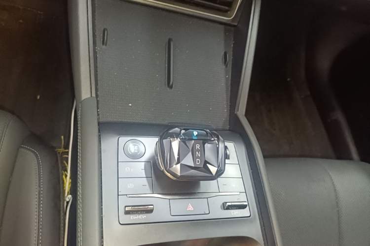 Used BYD Qin L 2024 DM-i 80KM Leading Model Gear Lever