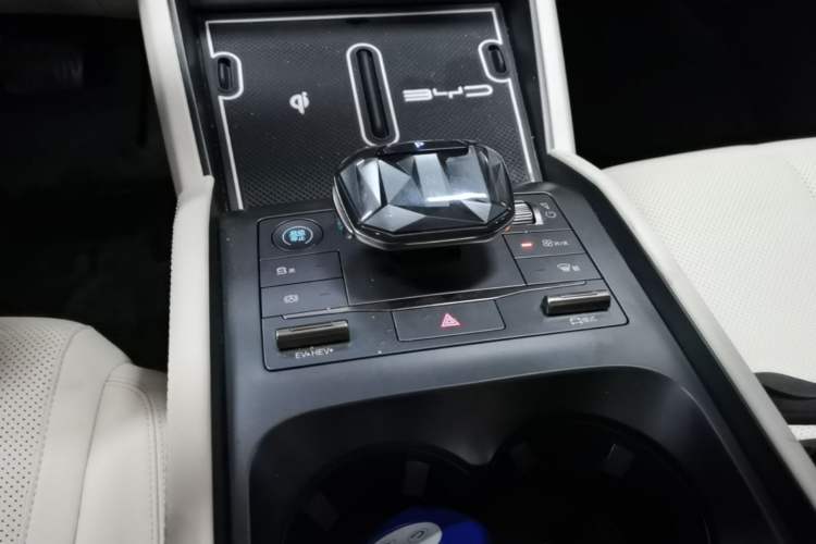 Used BYD Qin L 2024 DM-i 80KM Leading Model Gear Lever