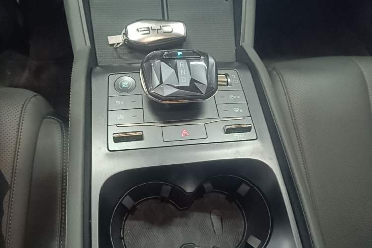 Used BYD Qin L 2024 DM-i 120KM Leading Model Gear Lever