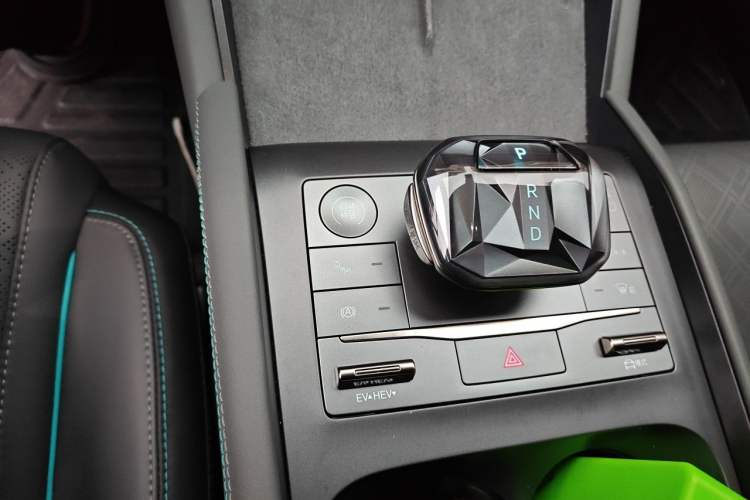 Used BYD Qin L 2024 DM-i 120KM Excellence Model Gear Lever