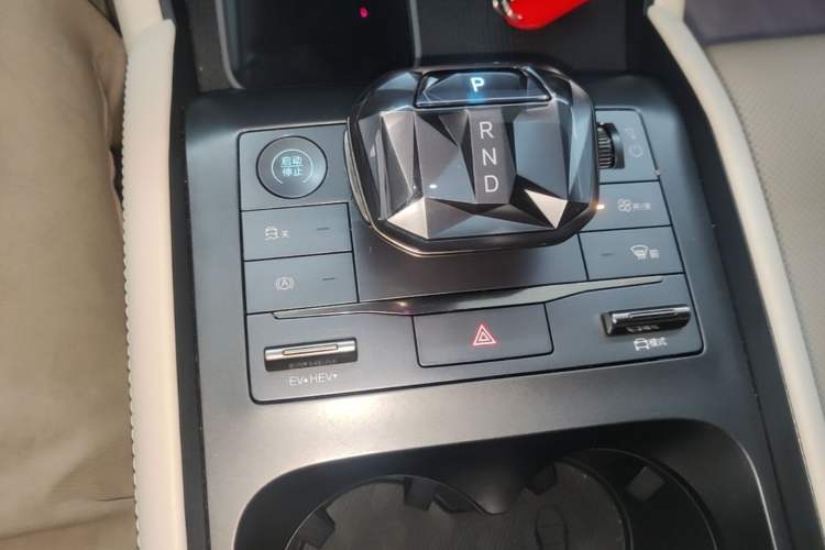 Used BYD Qin L 2024 DM-i 120KM Leading Model Gear Lever