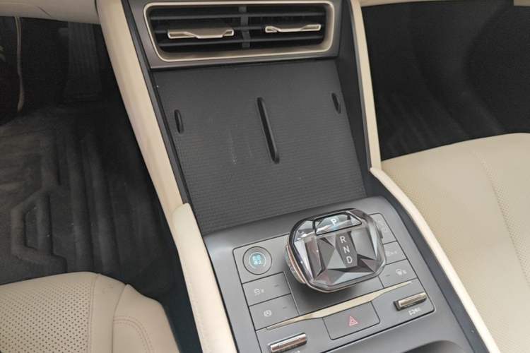 Used BYD Qin L 2024 DM-i 80KM Leading Model Gear Lever