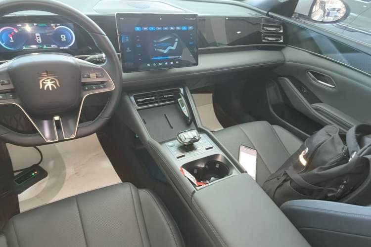 Used BYD Qin L 2024 DM-i 120KM Leading Model Gear Lever