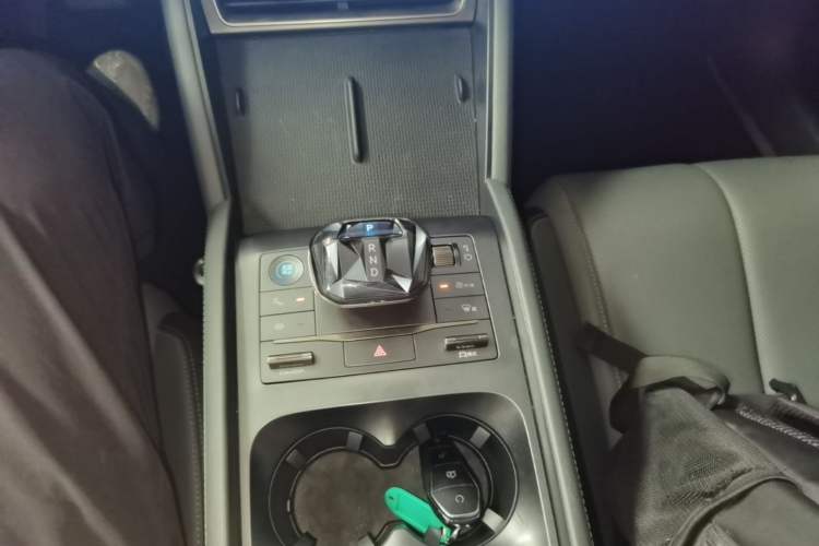 Used BYD Qin L 2024 DM-i 120KM Beyond Model Gear Lever