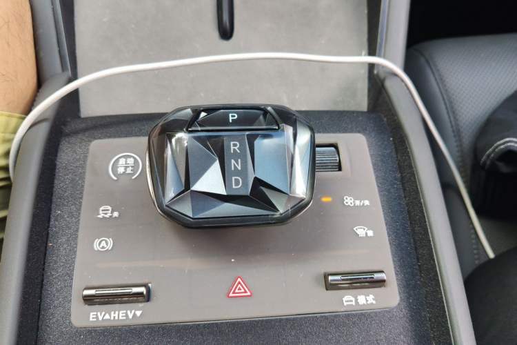 Used BYD Qin L 2024 DM-i 120KM Leading Model Gear Lever