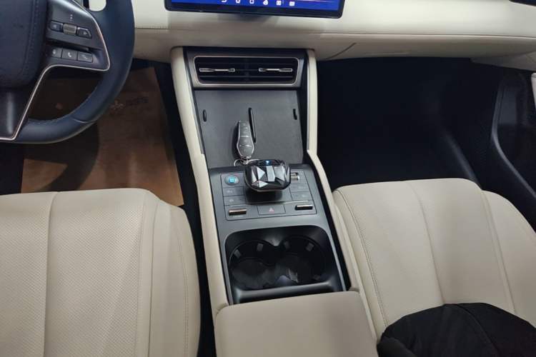 Used BYD Qin L 2024 DM-i 120KM Leading Model Gear Lever