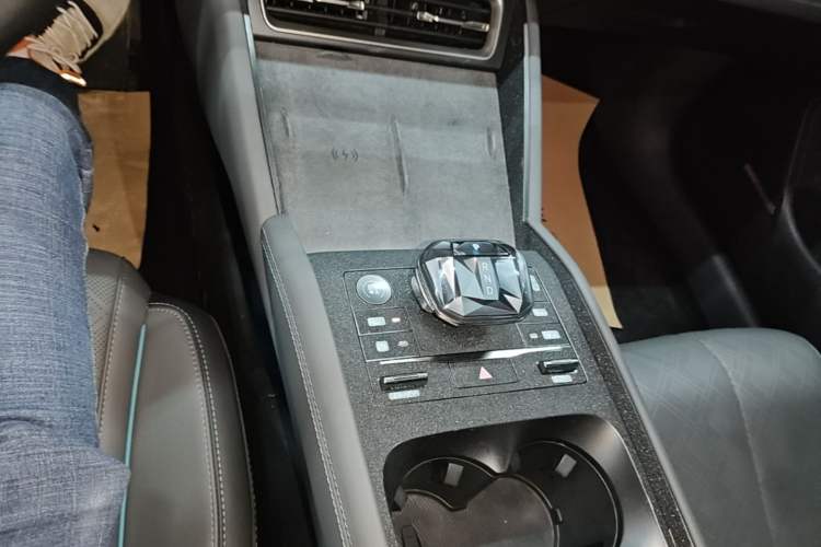 Used BYD Qin L 2024 DM-i 120KM Excellence Model Gear Lever