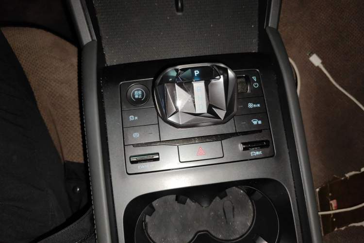 Used BYD Qin L 2024 DM-i 80KM Leading Model Gear Lever